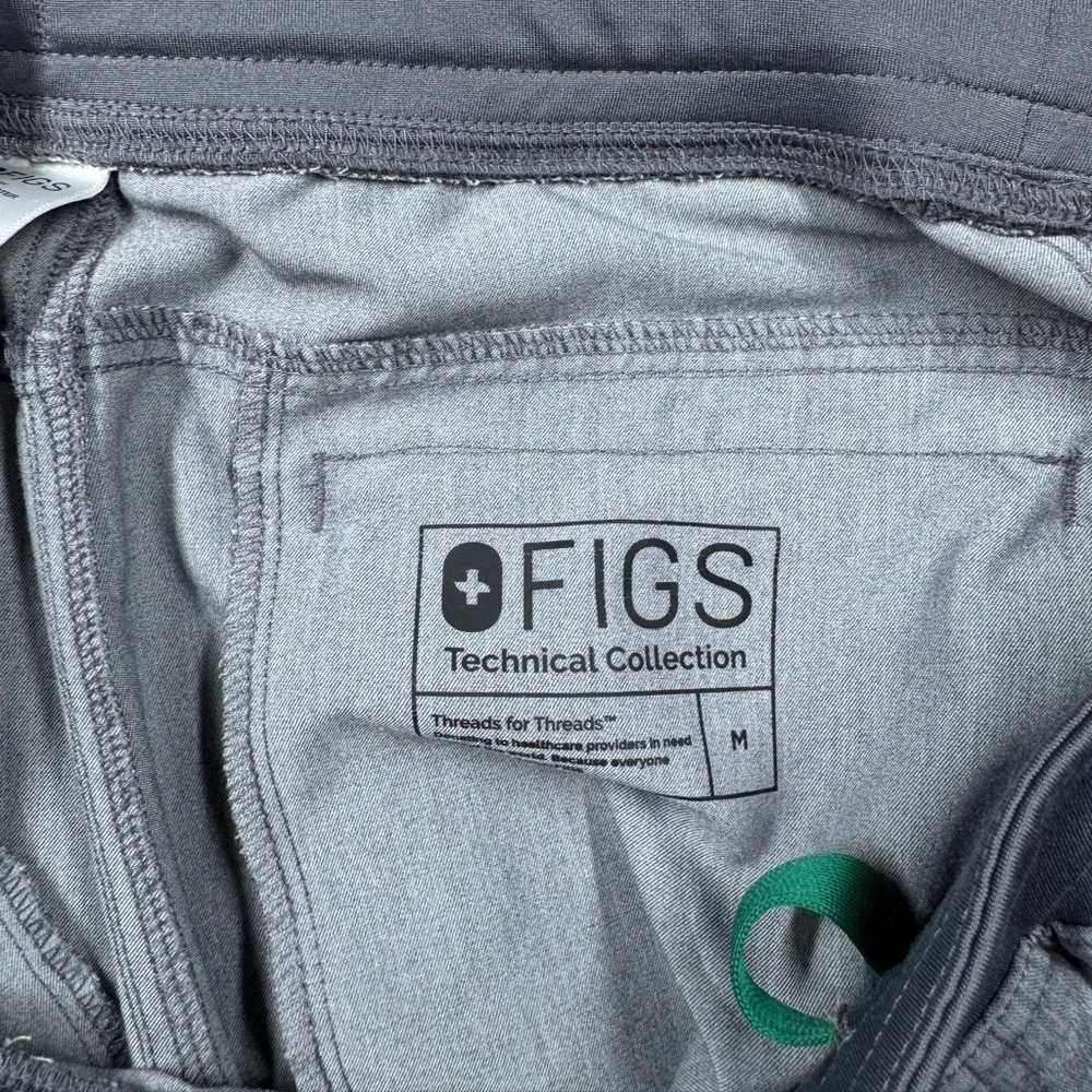 Figs Technical Collection Men’s Axim Cargo Grey Scrubs Pants Size Medium